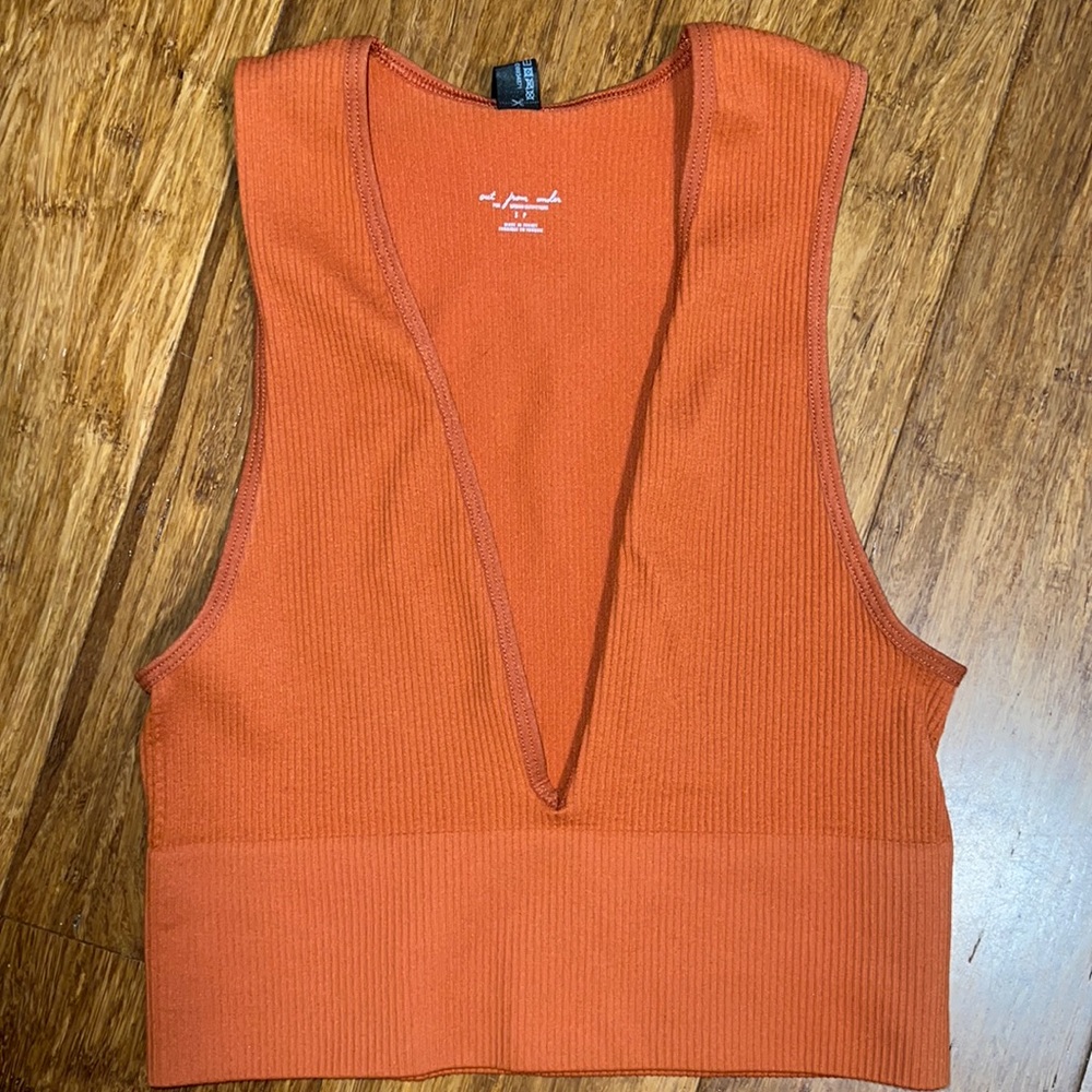NWOT Out From Under Hailey Seamless Plunge Bra Top